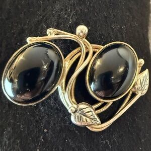 Elegant Vintage Black Onyx and Silver Brooch